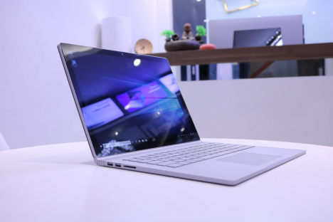 Surface Book 2 ( 13.5 inch ) ( i5/8GB/128GB ) 1